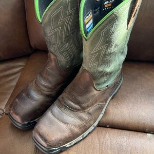 Sz 12 D ARIAT Work Boots Light Green color